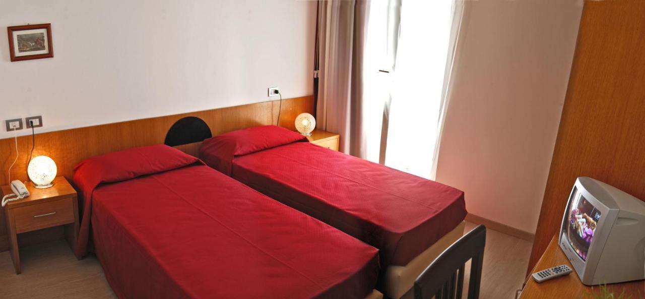 Hotel Morolli Rimini Luaran gambar