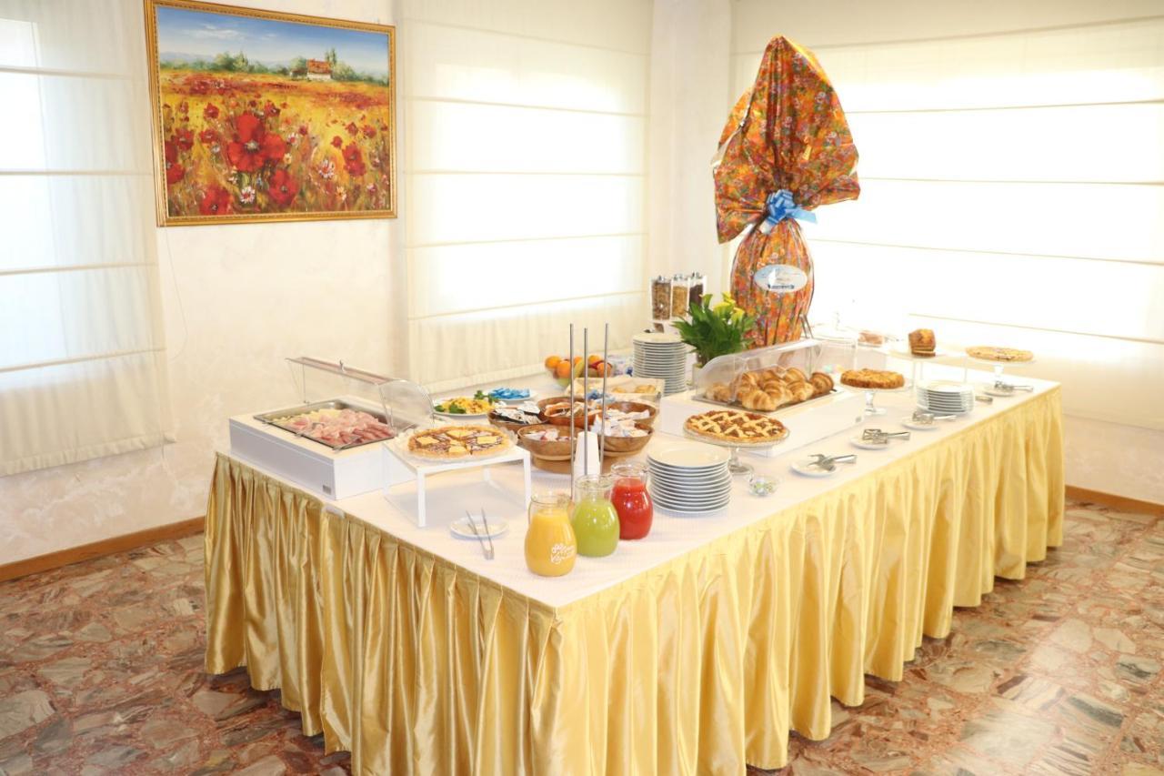 Hotel Morolli Rimini Luaran gambar