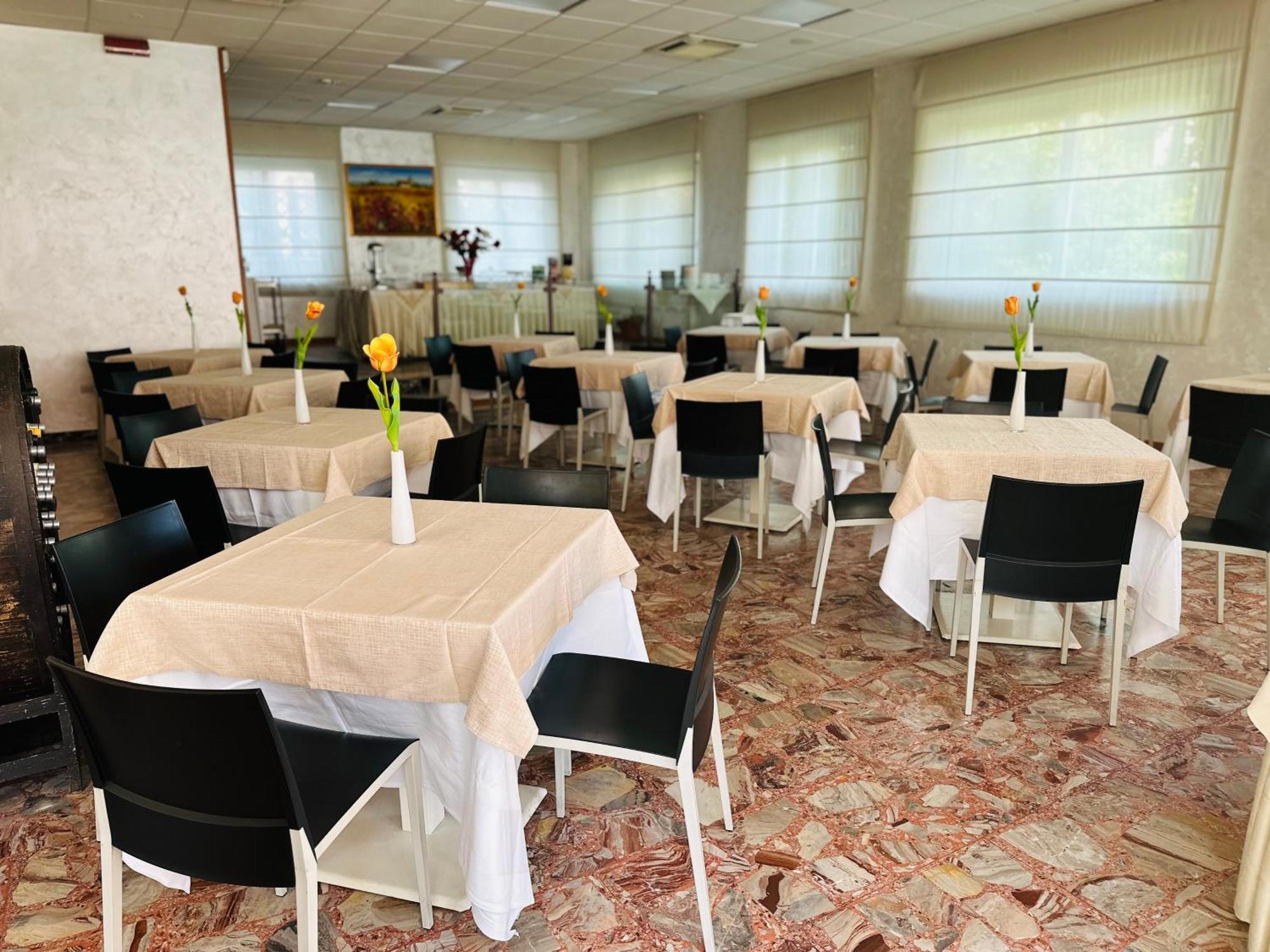 Hotel Morolli Rimini Luaran gambar