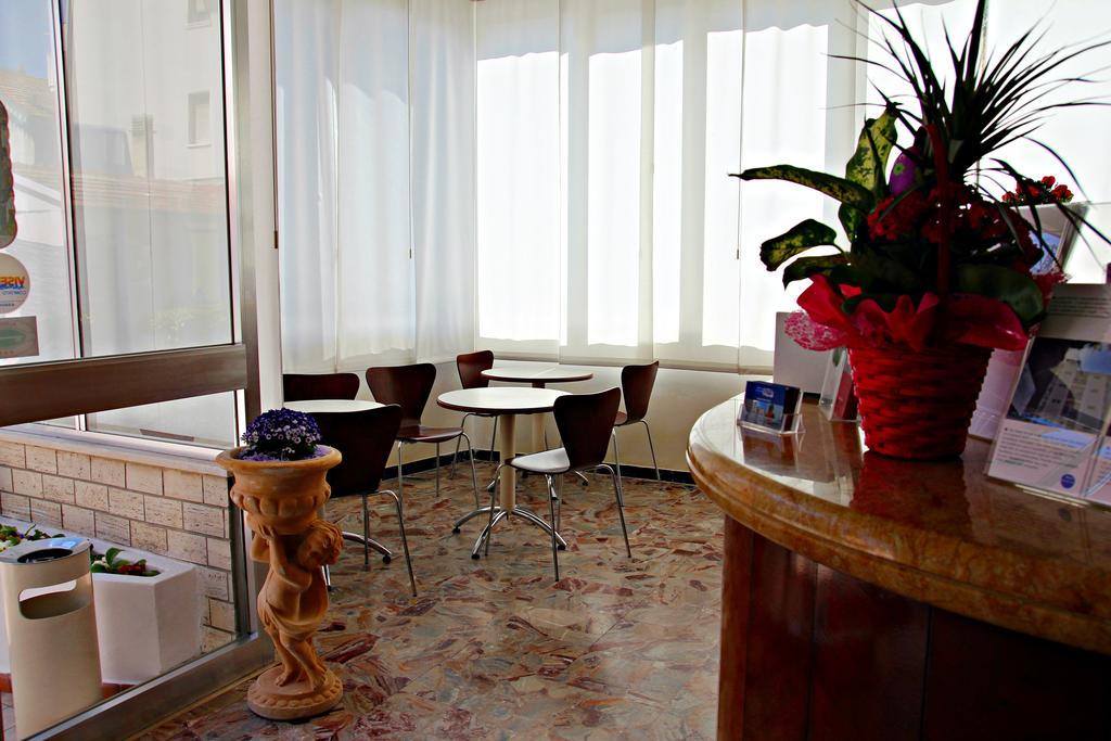 Hotel Morolli Rimini Luaran gambar